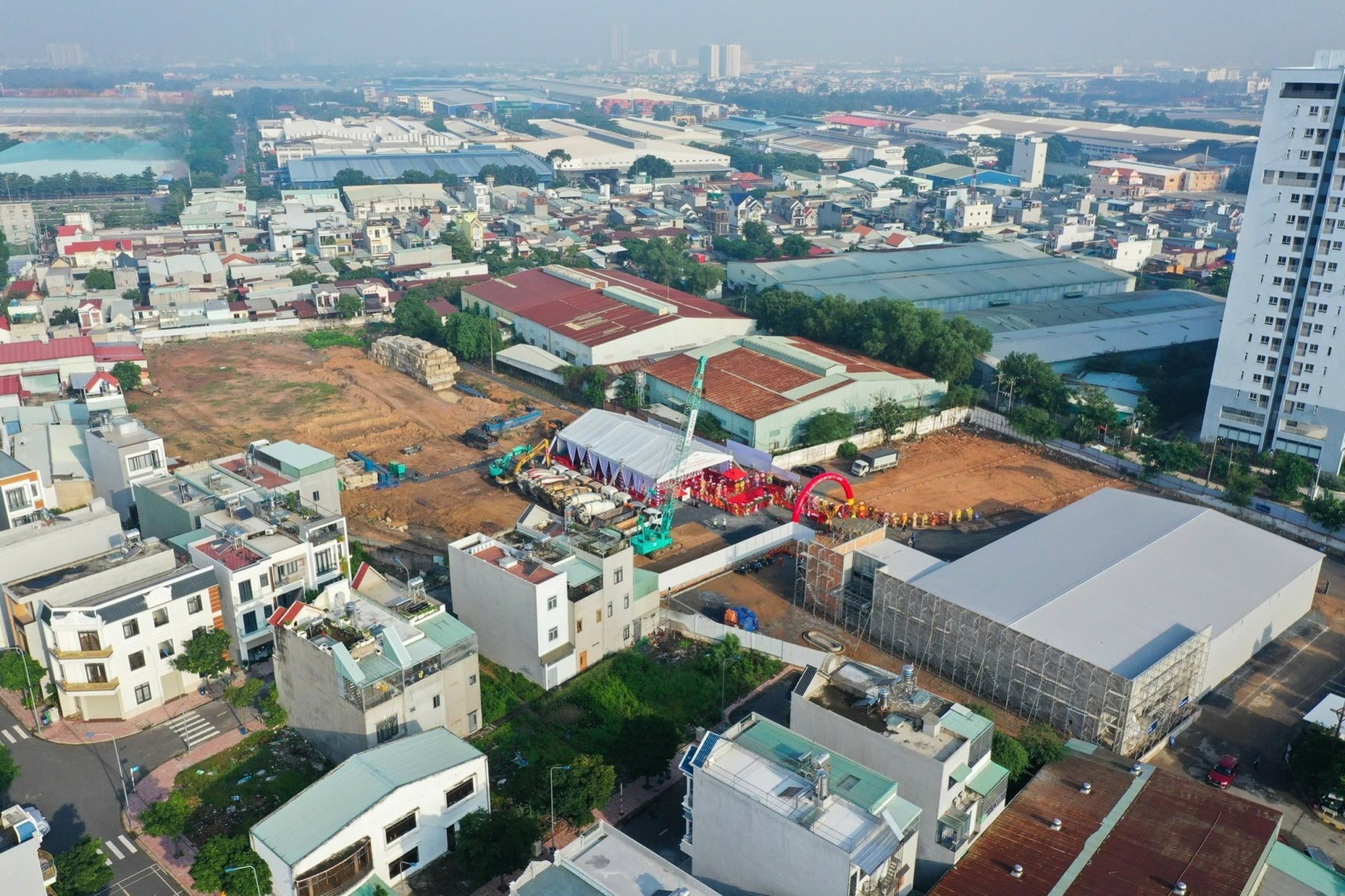 



Nếu không tính toán lại mặt bằng giá, Bình Dương sẽ phải đối mặt với tình trạng "khủng hoảng thừa"

