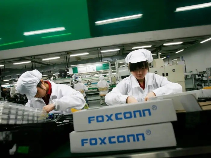 foxconn-san-xuat-iphone-1724461017.jpg