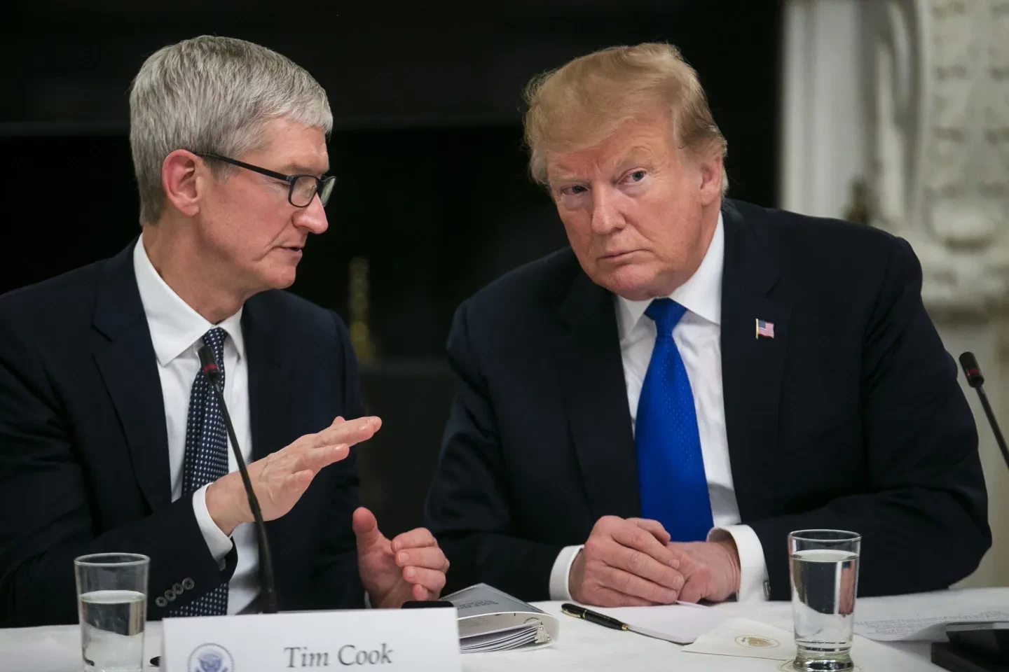 tim-cook-and-trump-1729311867.webp