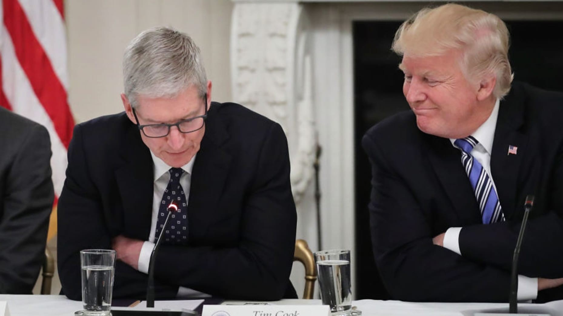 apple-and-trump-1731038301.jpg