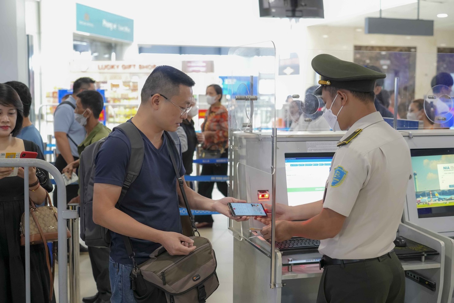 



Việc tạm hoãn xuất cảnh với người đứng đầu doanh nghiệp là đúng với quy định của pháp luật (ảnh minh họa)

