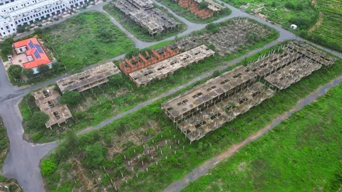 Tận mục sở thị 500 căn biệt thự xây dựng trái phép bị bỏ hoang tại Khu dân cư Tân Thịnh