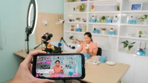 Trốn thuế khi livestreams bán hàng sẽ bị chuyển hồ sơ sang công an