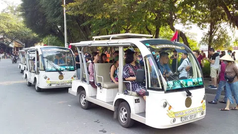 Hà Nội đề xuất sử dụng xe điện bốn bánh kết nối với tuyến metro, xe buýt