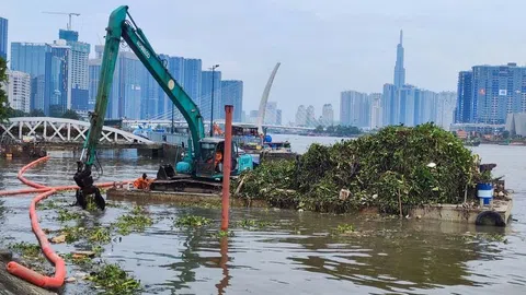 TP.HCM: Hàng loạt kênh, rạch sẽ được thu gom rác 1 lần/ngày