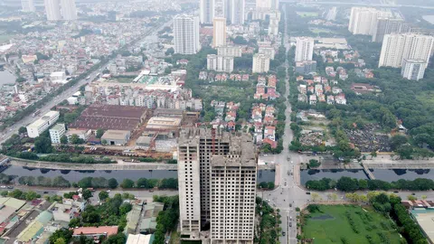 Thiếu nhà ở, tòa chung cư 25 tầng lại bỏ hoang trên “đất vàng” phía Nam Hà Nội