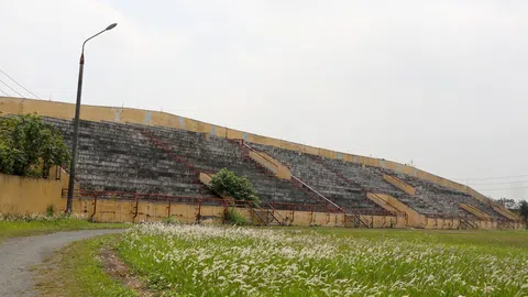 Sân vận động nhưng nằm "bất động" hàng chục năm tại Hà Nội