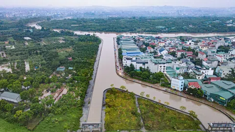 Dự án thoát nước hơn 7.400 tỷ thi công ì ạch, dân Hà Nội gồng mình chống ngập lụt