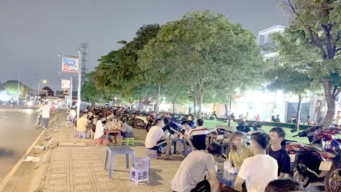 Hà Nội: Hàng quán vi phạm trật tự đô thị, bủa vây không gian công viên