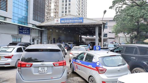 Hơn 6,5 vạn ô tô ở Hà Nội đứng trước nguy cơ không tìm được chỗ đăng kiểm