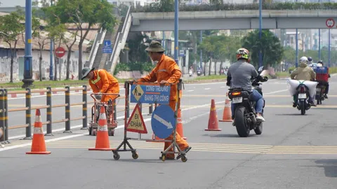 TP HCM: Xoá bỏ dải phân cách trên đường Võ Văn Kiệt