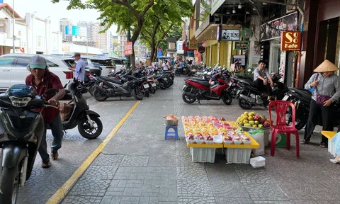 TP. HCM: Được thuê vỉa hè, người dân buôn bán thuận lợi, thu nhập khấm khá hơn