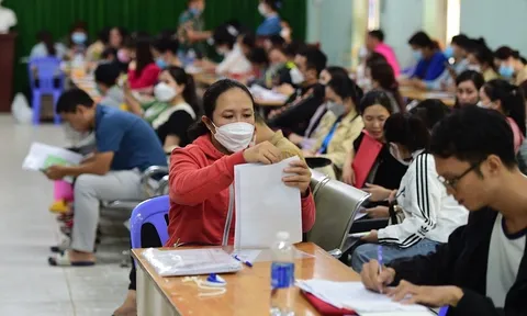 Khó khăn của lao động trung niên: Chật vật tìm việc mới, cảnh giác bẫy lừa đảo trực tuyến