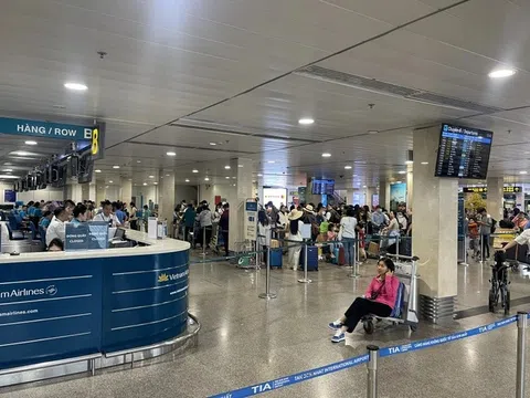 "Cháy" vé máy bay đi TP Hồ Chí Minh sau Tết