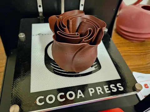 Thú vị với máy in 3D dùng mực bằng socola, đem đến bất ngờ cho những người đang yêu