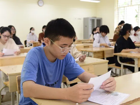 Phụ huynh, học sinh Hà Nội nóng lòng chờ chốt số môn thi lớp 10