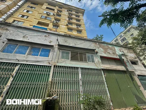 Hà Nội: Hàng loạt ki -ốt kinh doanh ở khu tái định cư Đồng Tàu quây tôn bỏ không