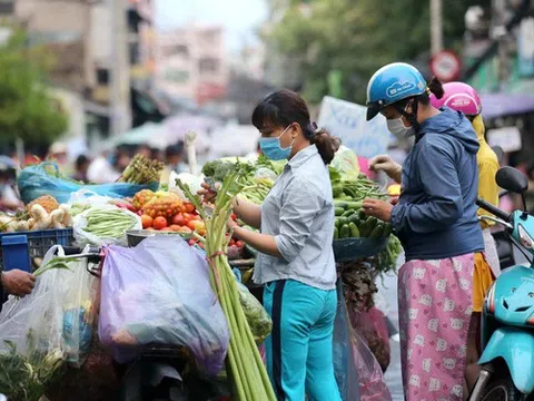 Mưu sinh vất vả tại thành phố có mức sống đắt đỏ nhất cả nước