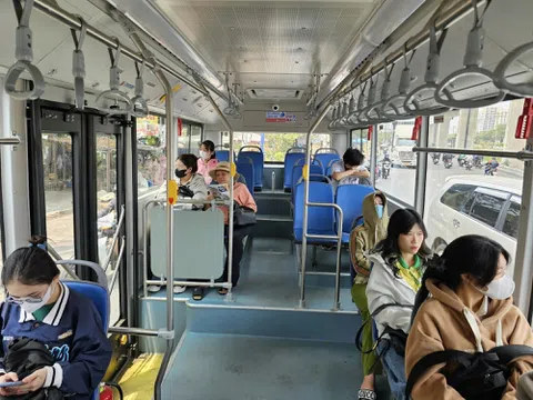 TP. HCM: Người dân nhiệt tình đón nhận sau gần 1 tháng vận hành loạt xe buýt mới