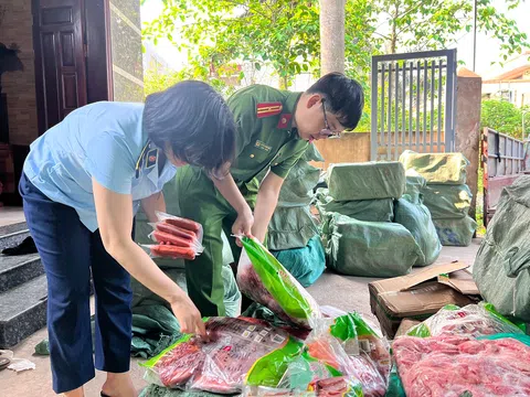 Hà Nội: Gần 2 tấn “thực phẩm bẩn” bị thu giữ khi đang chuẩn bị tuồn ra thị trường