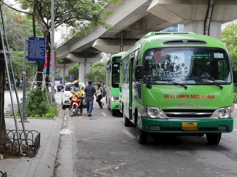 Hà Nội: Nhiều tài xế xe buýt bị xử phạt vì dừng đón, trả khách không đúng quy định