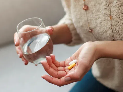 Hai người nhập viện vì uống vitamin A: Cẩn trọng thói quen dùng thuốc bổ không theo chỉ định