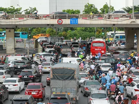 Hà Nội: Phân lại luồng xe khách để ngăn dừng đỗ trên đường Phạm Hùng, Phạm Văn Đồng