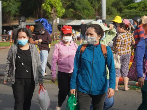 Tuổi trung niên bỗng nhiên thất nghiệp khiến nhiều người "bỏ lỡ" lương hưu