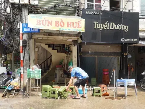 Hà Nội: Hàng nghìn người phải chạy lũ đã trở về nhà