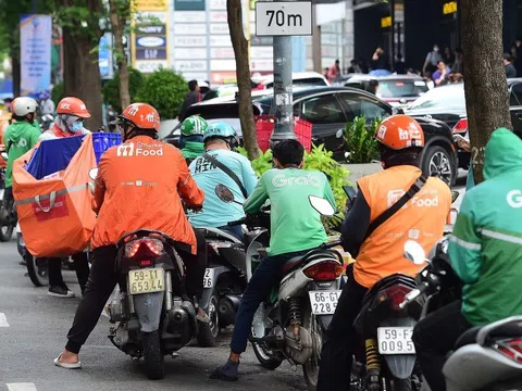 Thu nhập bấp bênh, tài xế công nghệ "sống mòn" ở phố thị