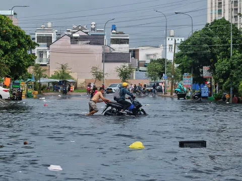 Vẫn còn 18 tuyến đường ngập, TP. HCM cần giải pháp tổng thể nào?