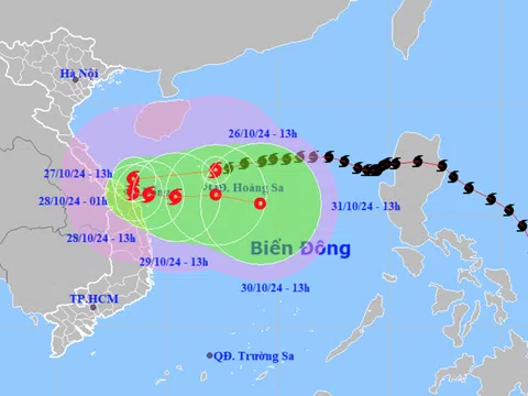 Người dân các tỉnh miền Trung hối hả phòng chống cơn bão số 6