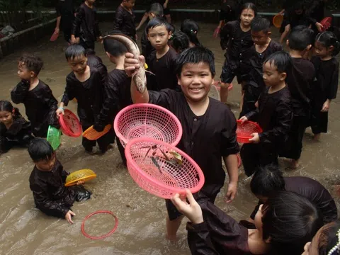 Kỹ năng sống cho học sinh tiểu học: Mối quan tâm mới của phụ huynh Việt