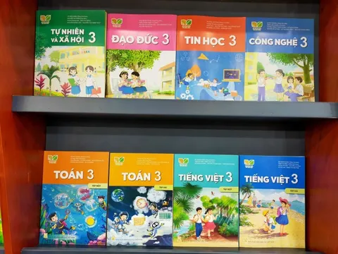 Vẫn “nóng” chuyện đồng bộ sách giáo khoa trên toàn quốc