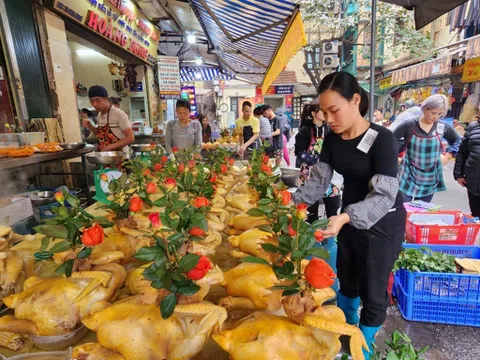 Mâm cỗ nấu sẵn - giải pháp được nhiều gia đình bận rộn lựa chọn dịp Tết