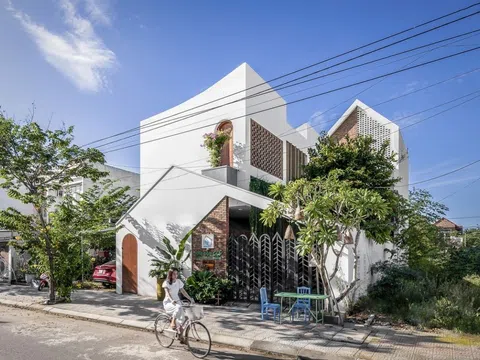 "Ngôi nhà đón gió" có thiết kế mái cong thú vị tại Đà Nẵng