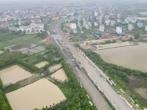 Sau 4 năm thi công, tuyến đường dài 3km ở Hà Nội vẫn "nằm" chờ mặt bằng