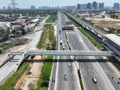 9 cây cầu bộ hành nối nhà ga Metro số 1 Bến Thành - Suối Tiên đang dần hoàn thiện