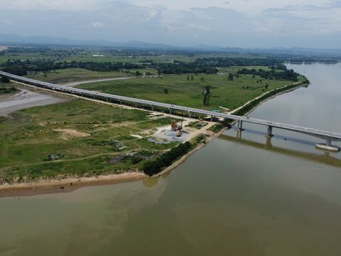 Ngắm cây cầu vượt sông dài nhất cao tốc Bắc - Nam sắp thông xe