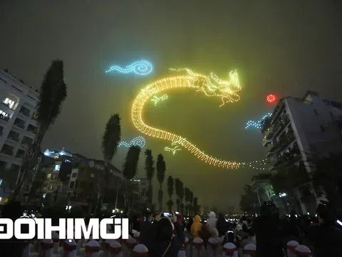 Mãn nhãn hình ảnh rồng thời Lý khổng lồ bay lượn trên bầu trời Hà Nội để chào Tết 2024
