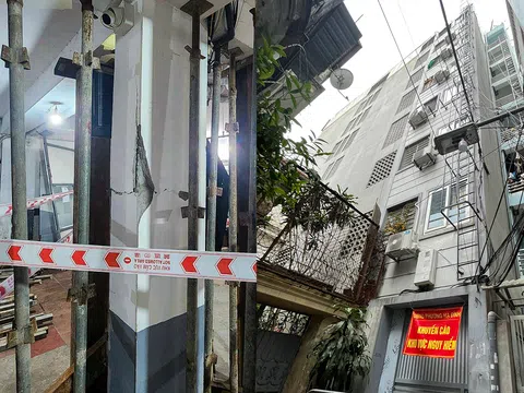 Vụ chung cư mini nứt cột tại Hà Nội: Hàng xóm sống trong bất an
