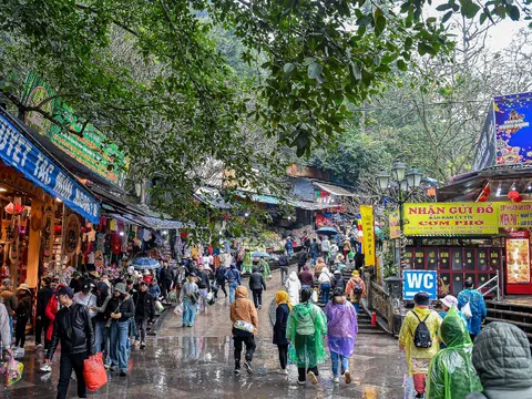 Hội chùa Hương: Giá dịch vụ tăng, người dân phải trả khoảng 450 ngàn đồng cho tổng các loại vé  